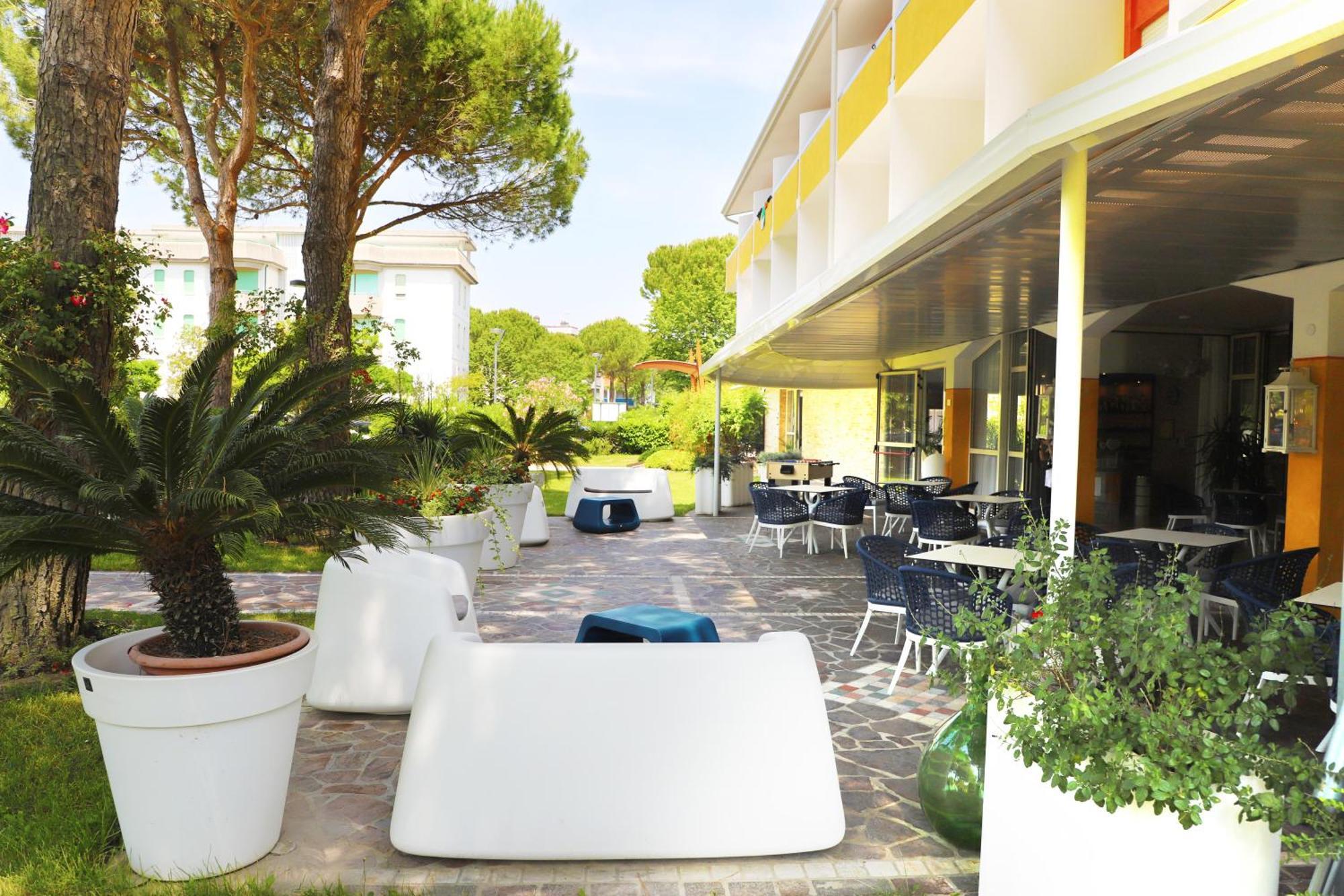 Hotel Hiki 3 Superior Bibione Kültér fotó