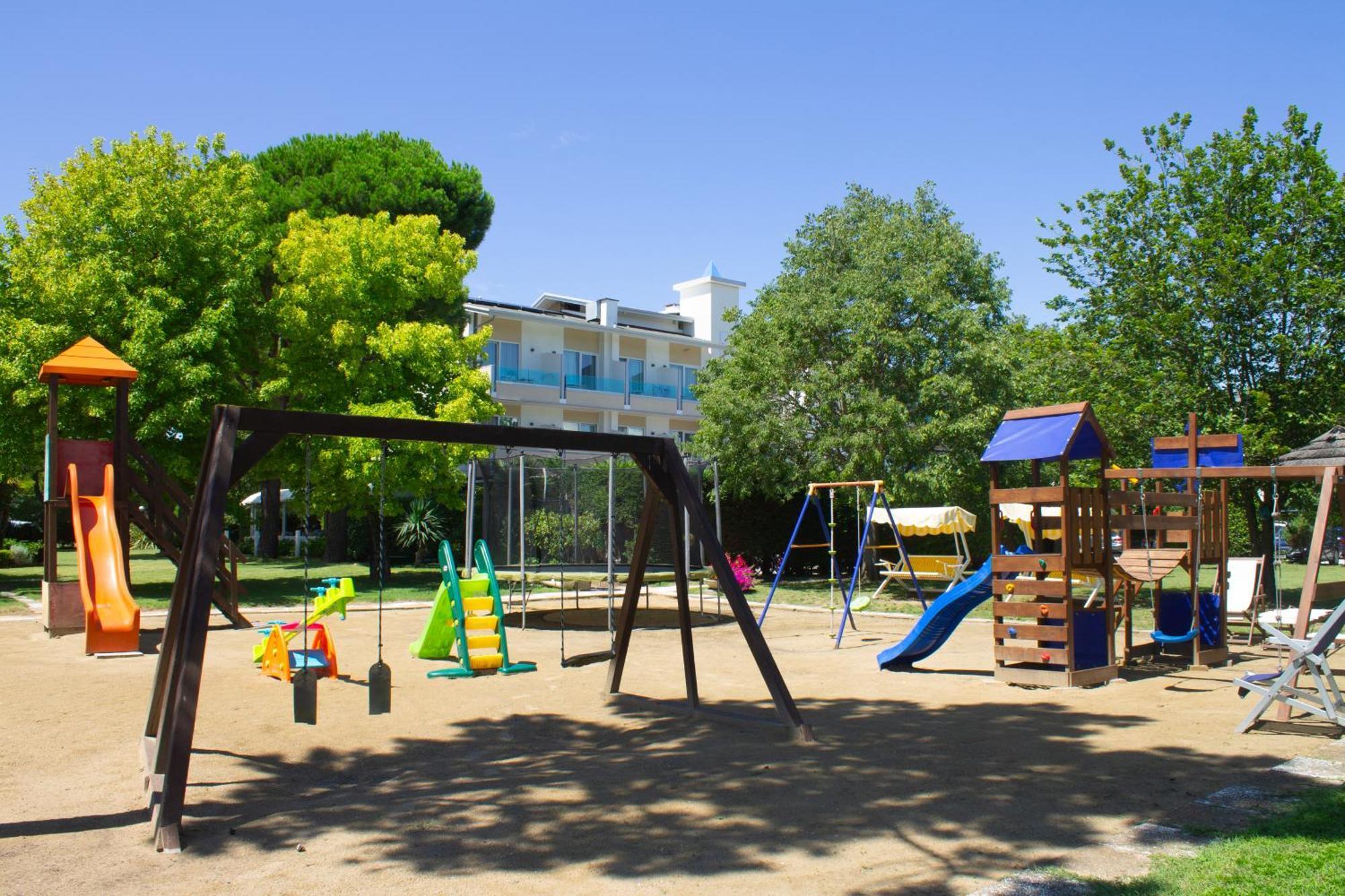 Hotel Hiki 3 Superior Bibione Kültér fotó