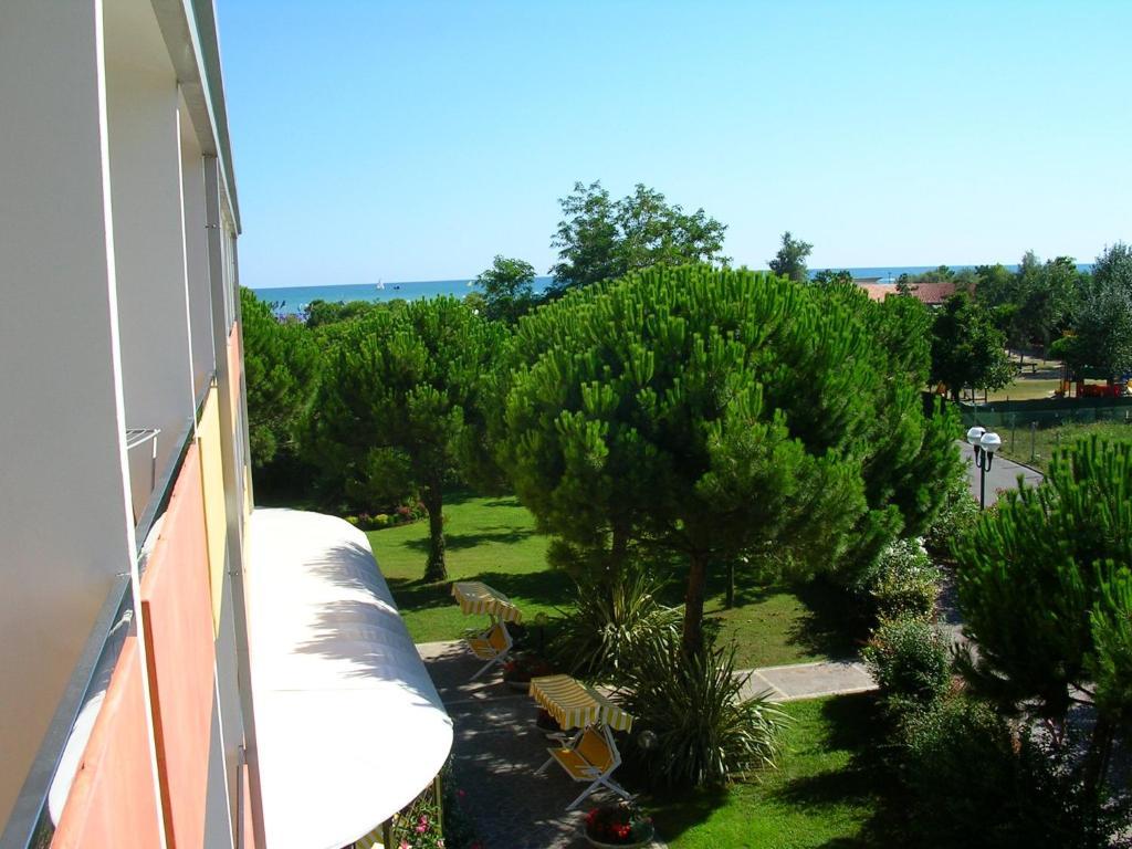 Hotel Hiki 3 Superior Bibione Kültér fotó